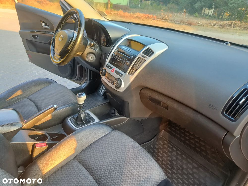 Kia Ceed Cee'd 2.0 crdi Optimum + - 22