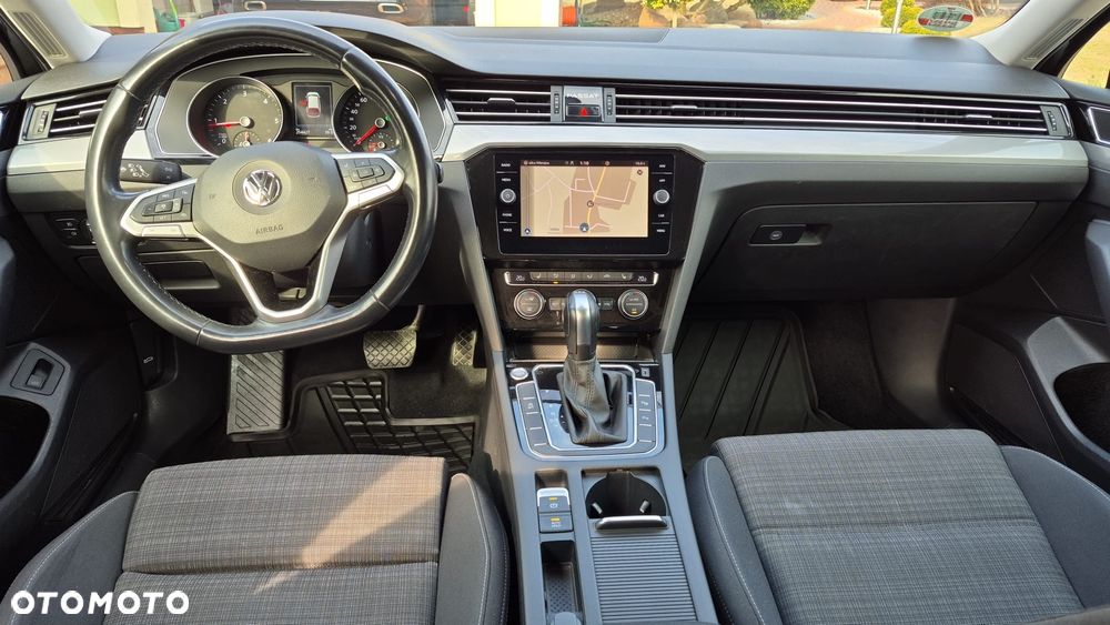 Volkswagen Passat - 32