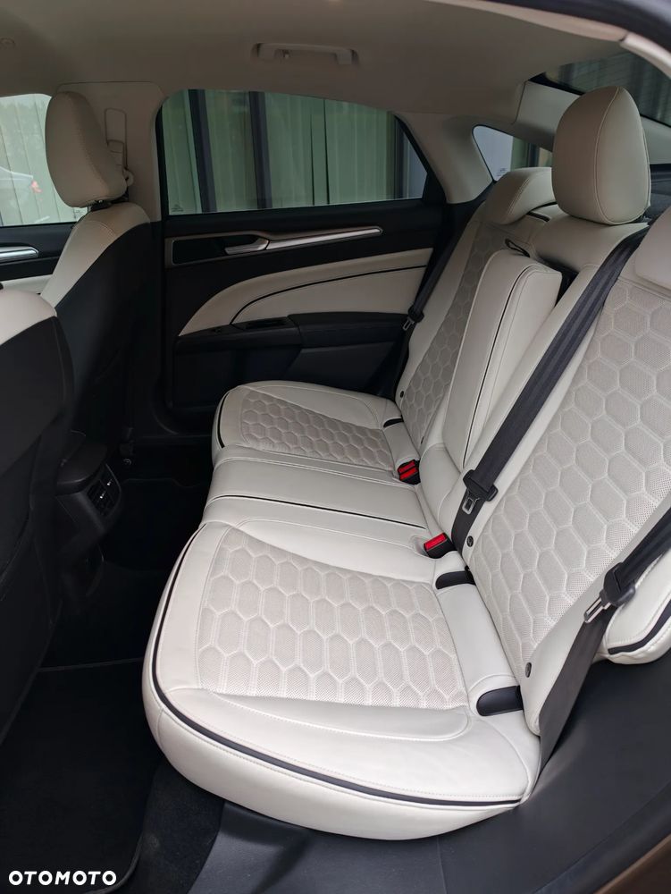 Ford Mondeo - 12