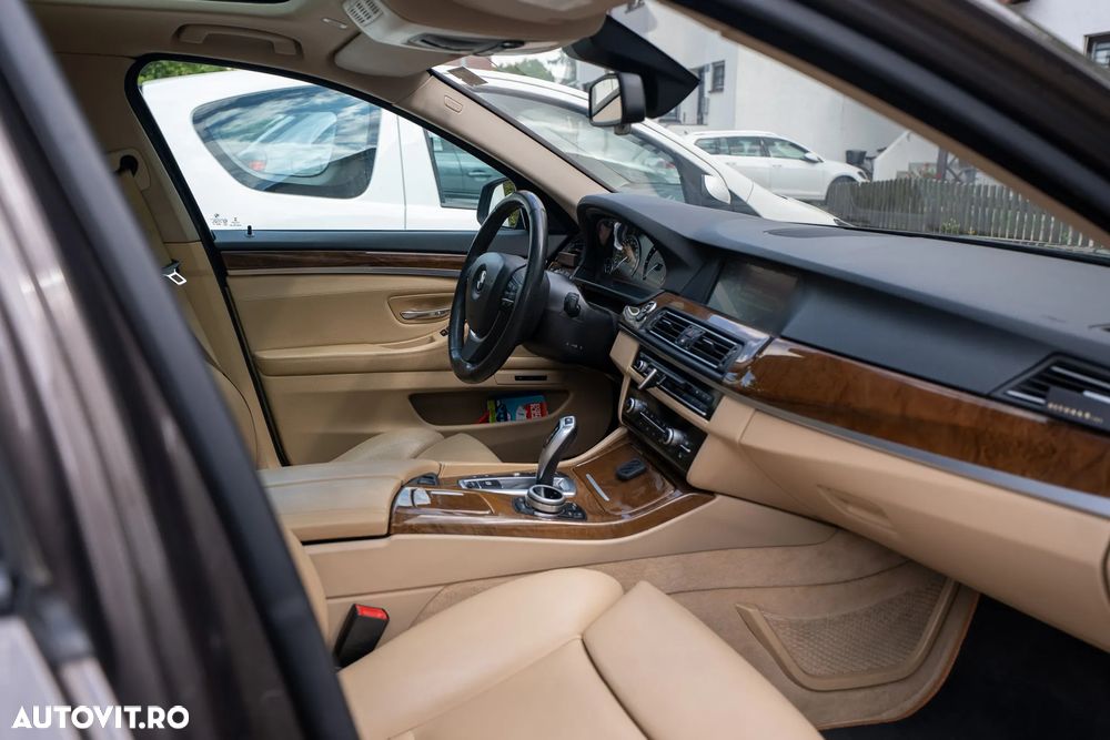 BMW Seria 5 525d xDrive Touring Aut. Luxury Line - 16
