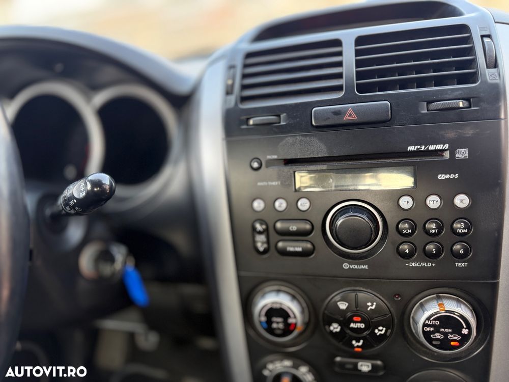 Suzuki Grand Vitara 1.9 DDiS Comfort DPF - 12