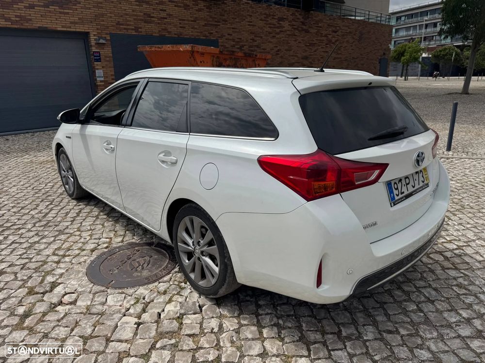 Toyota Auris Touring Sports 1.8 HSD Sport+Skyview - 4