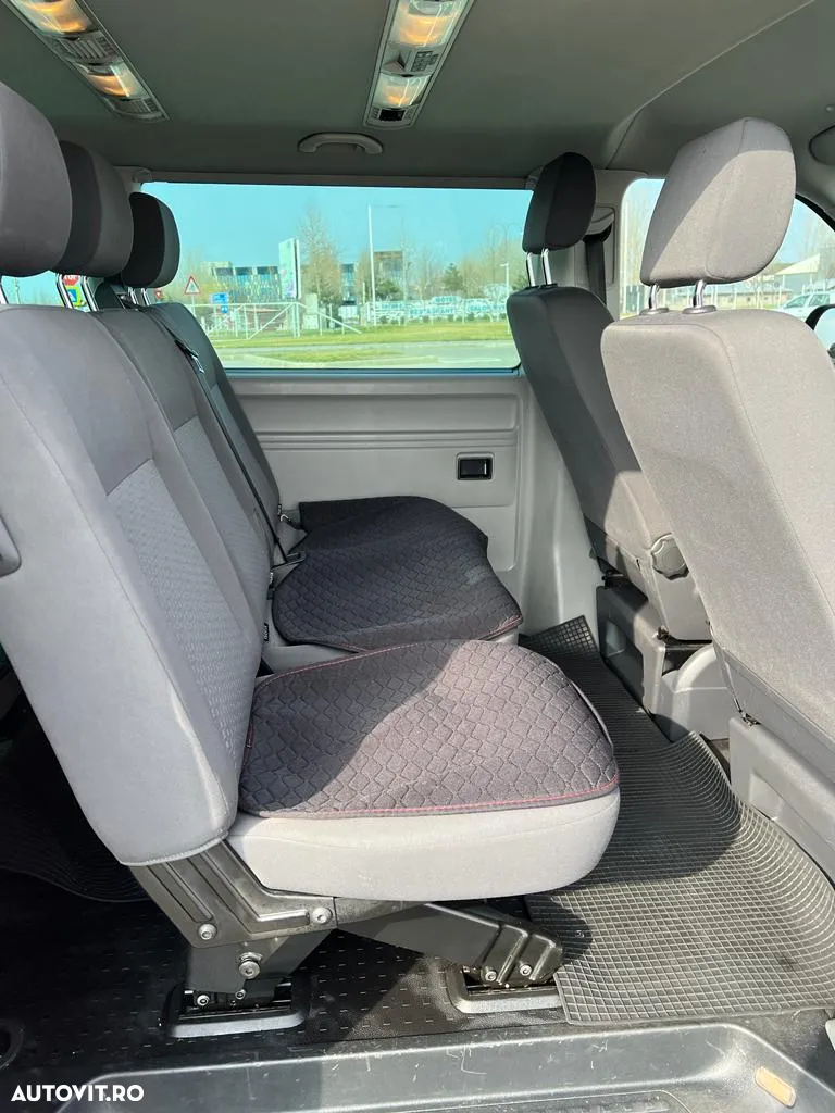 Volkswagen Caravelle - 12