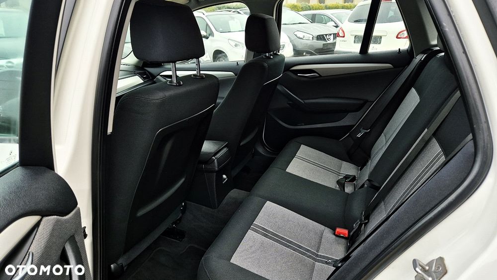 BMW X1 sDrive18i xLine - 32