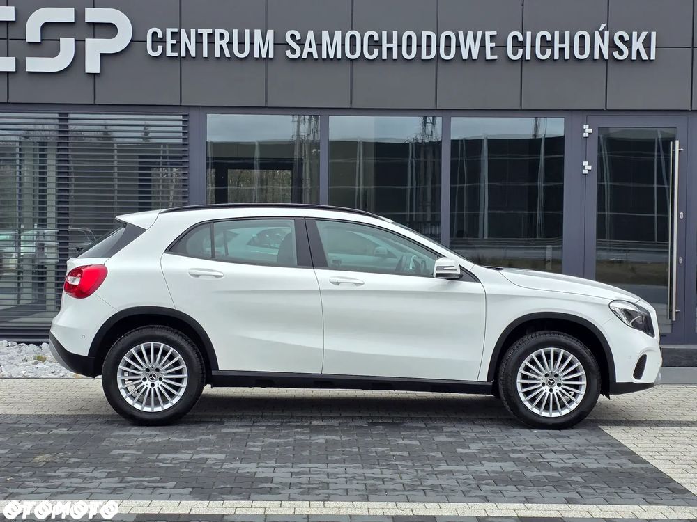 Mercedes-Benz GLA 180 7G-DCT Style - 10