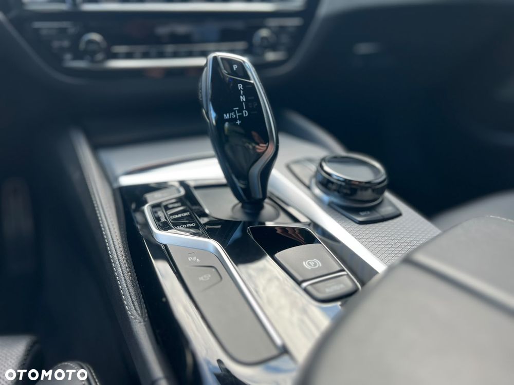 BMW Seria 5 M550i xDrive - 24