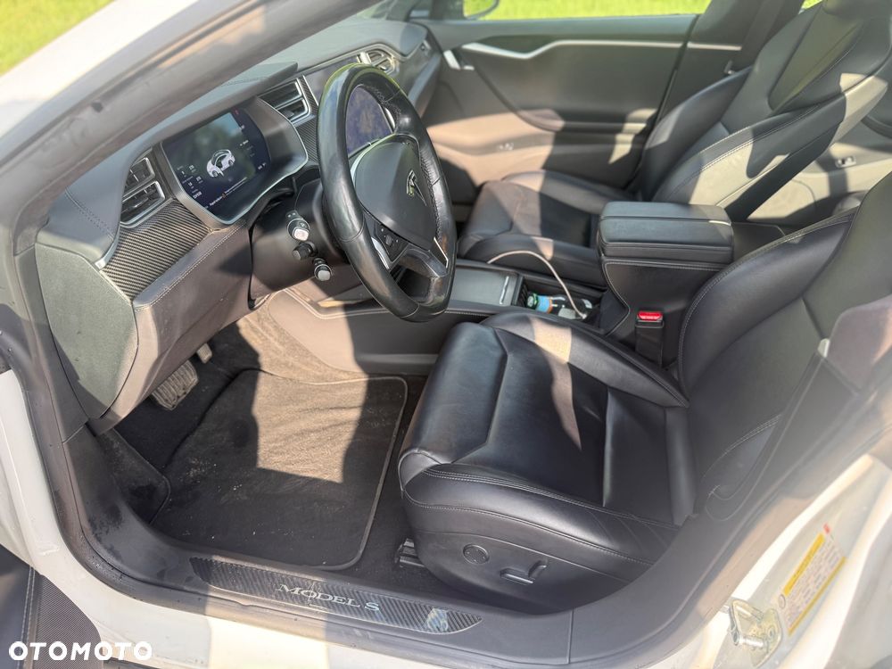 Tesla Model S - 10