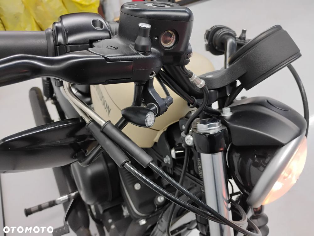 Harley-Davidson Sportster Iron 883 - 15