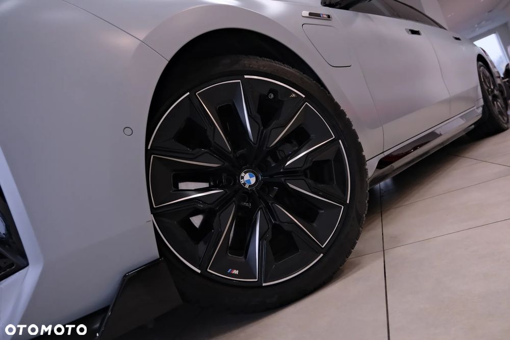 BMW Seria 7 M760e PHEV xDrive Individual Edition sport - 19