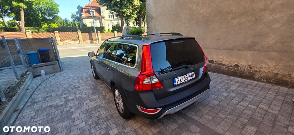 Volvo XC 70 D5 AWD Momentum - 4
