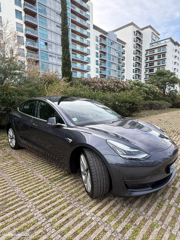 Tesla Model 3 - 3