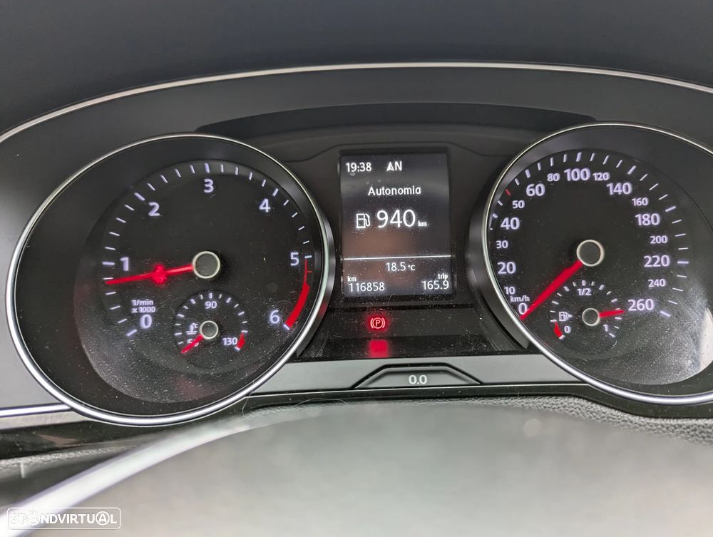VW Passat 1.6 TDI Confortline - 9