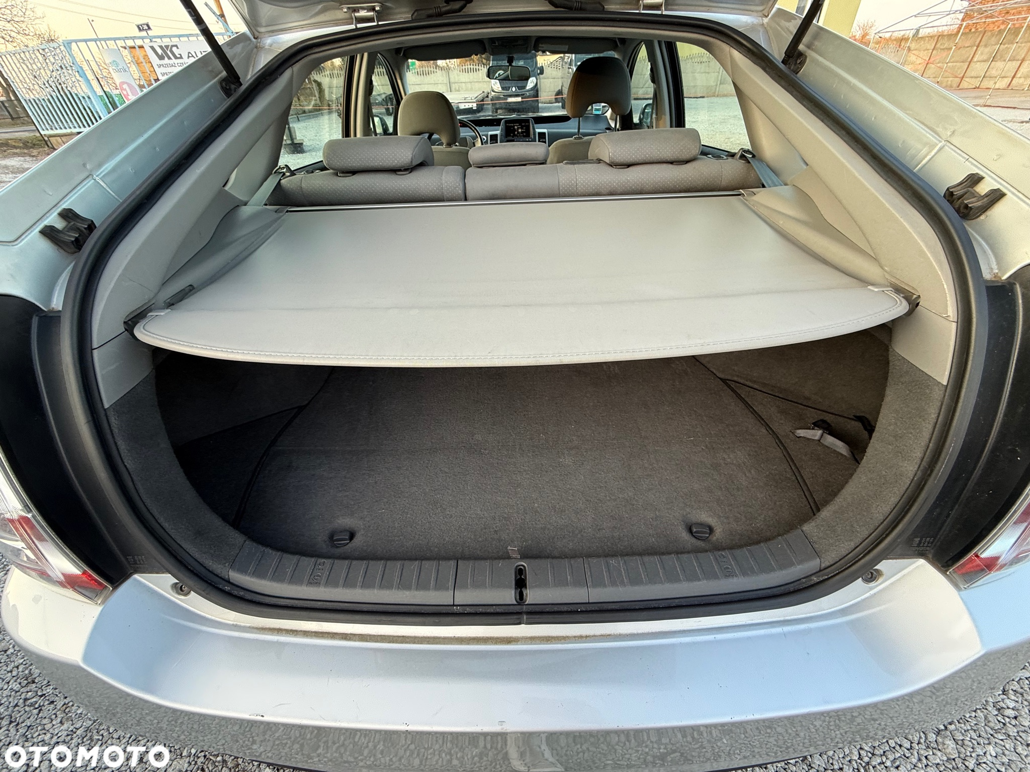 Toyota Prius (Hybrid) - 14