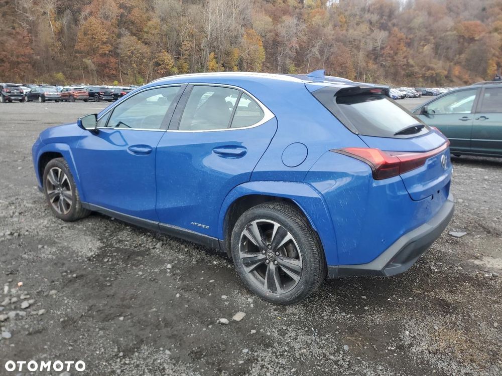 Lexus UX - 3