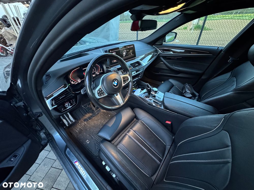 BMW Seria 5 M550i xDrive sport - 15