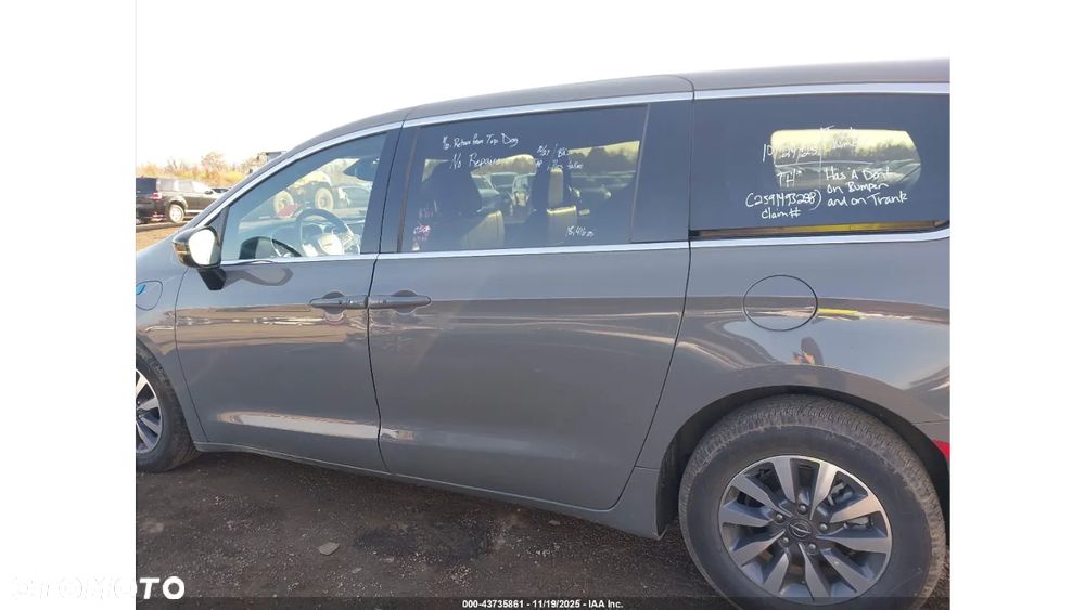 Chrysler Pacifica - 5