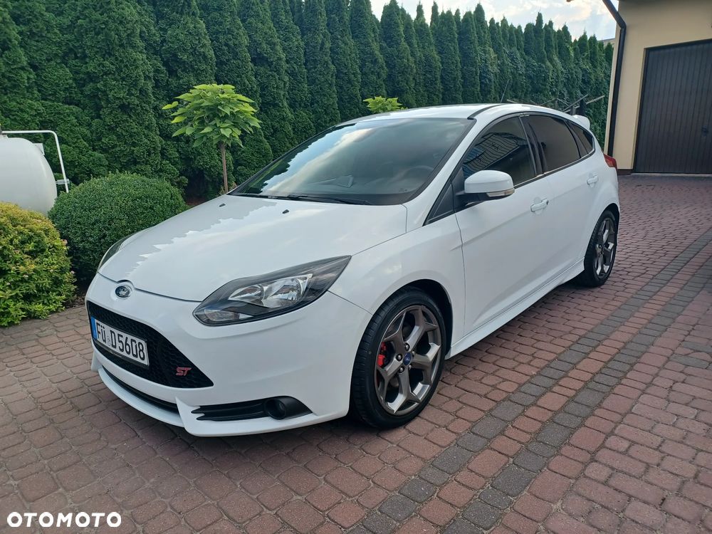 Ford Focus 2.0 EcoBoost ST mit Leder-Sport-Paket - 1