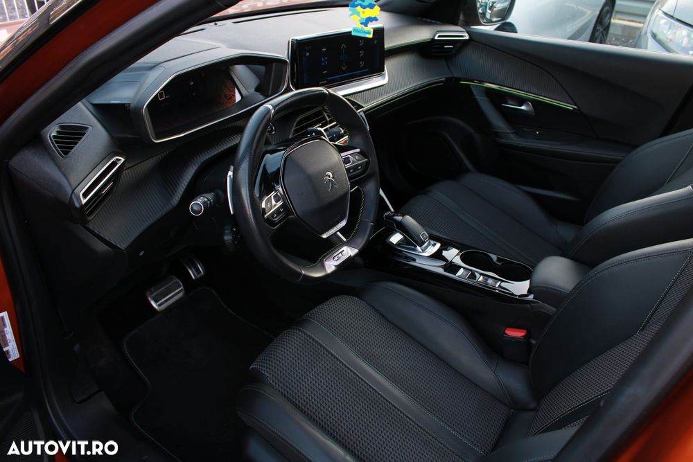 Peugeot 2008 PureTech 130 EAT8 GT - 9