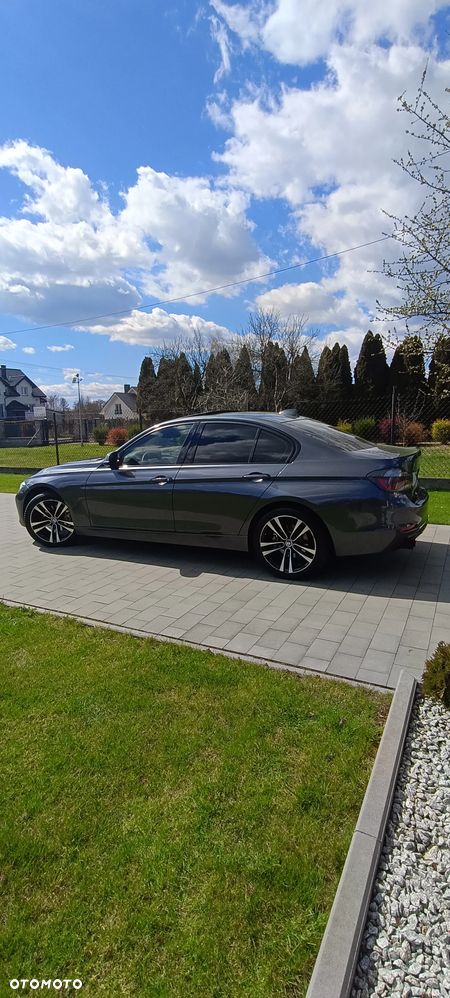 BMW Seria 3 328i Sport Line - 12