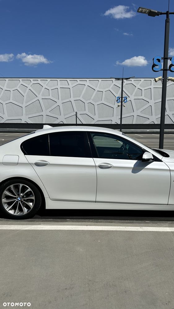 BMW Seria 5 520d Luxury Line - 4