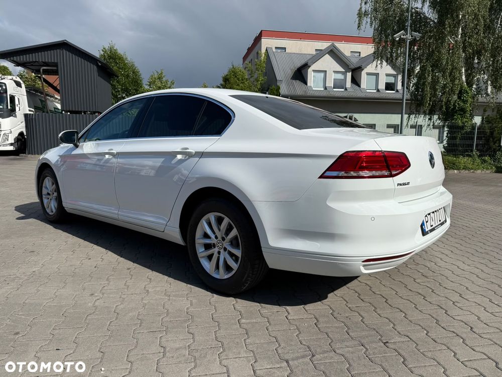 Volkswagen Passat - 4