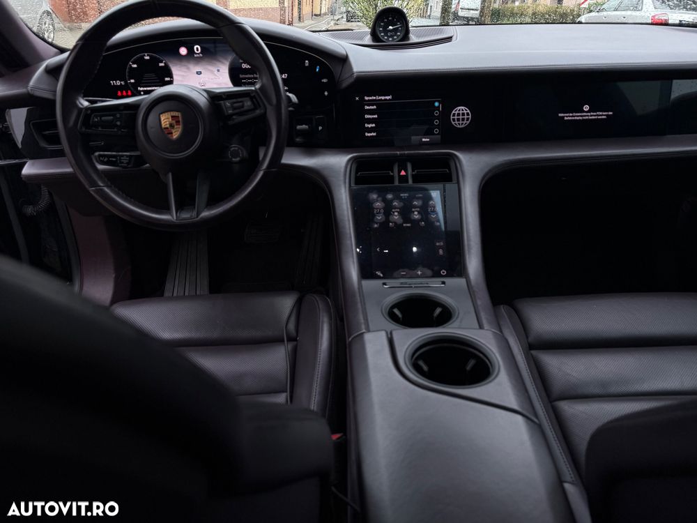 Porsche Taycan - 6