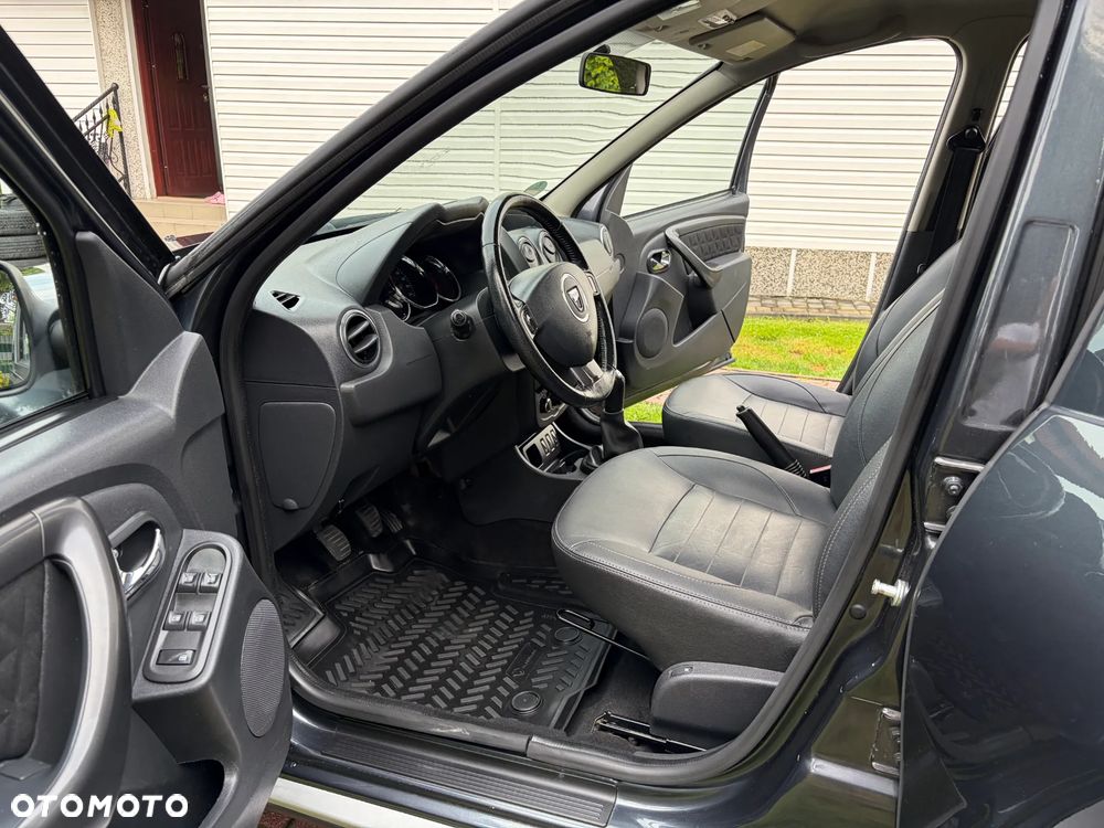 Dacia Duster SCe 115 4x2 Celebration - 11