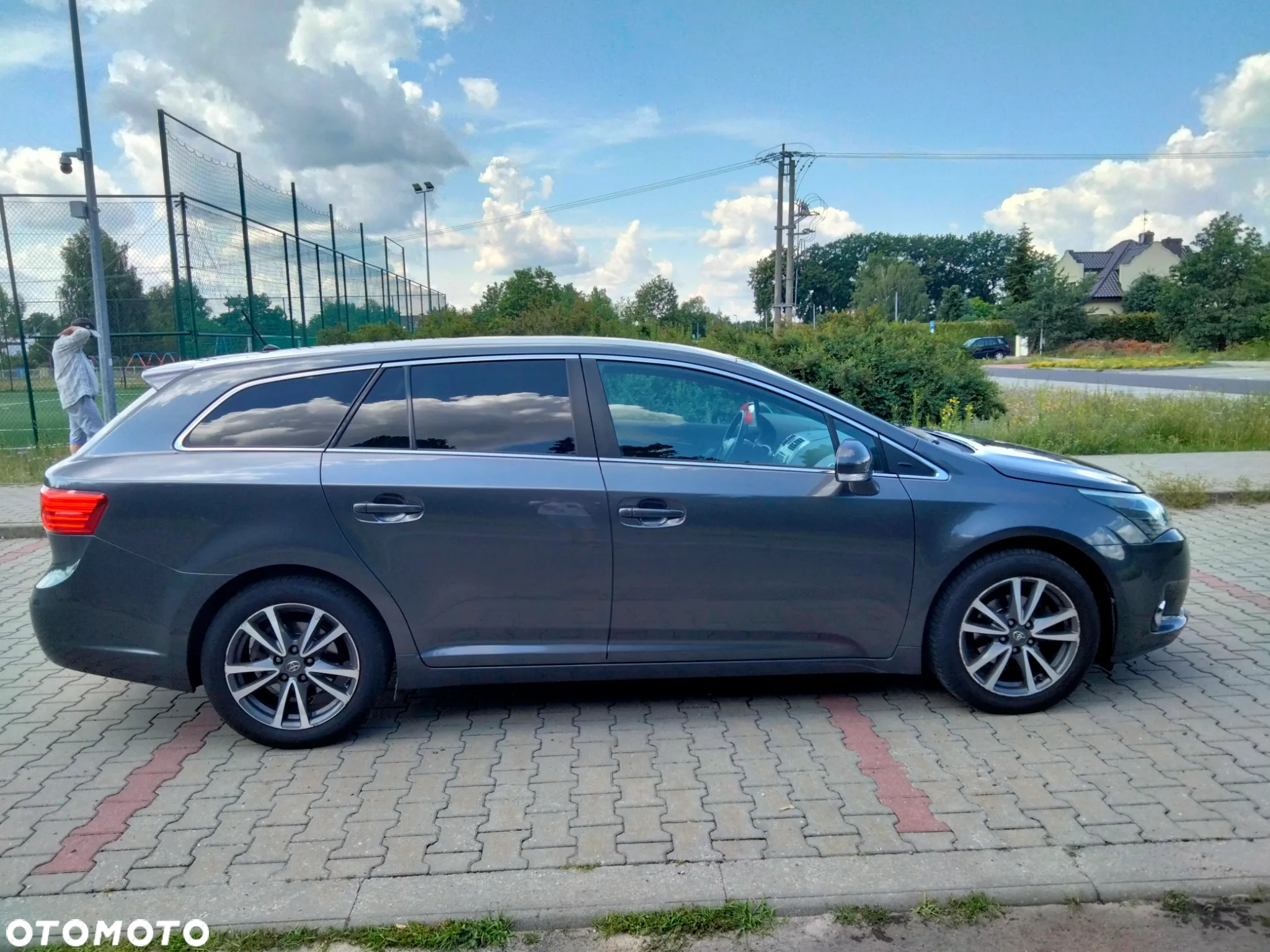 Toyota Avensis 2.0 D-4D Premium - 9