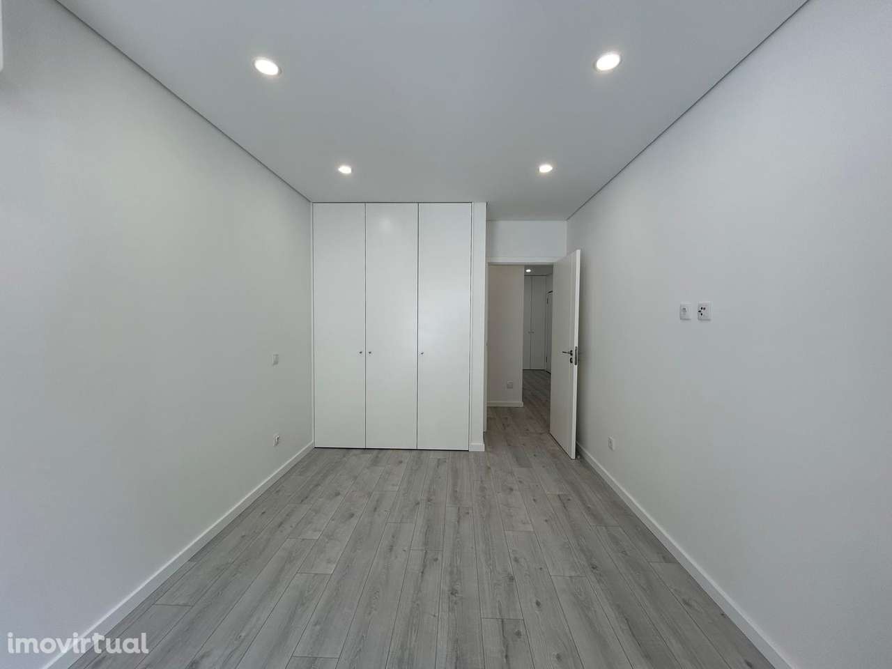 Apartamento T2 Novo com Varanda e Elevador - Grande imagem: 2/16