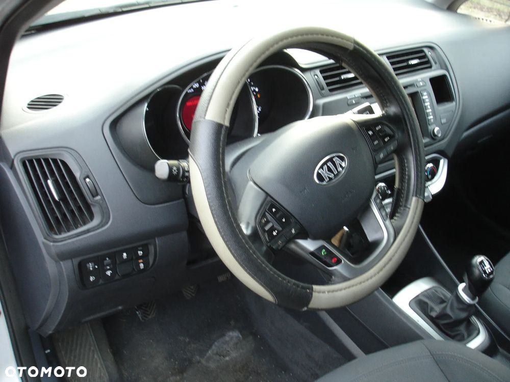 Kia Rio 1.1 CRDI Dream Team Edition - 26