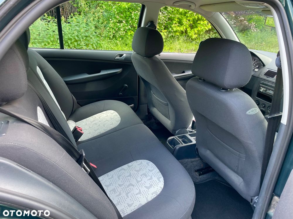 Skoda Fabia 1.2 HTP Extra - 9
