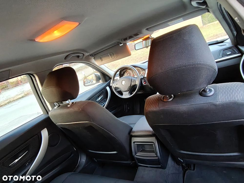 BMW Seria 3 318i GPF Sport Line Shadow - 4
