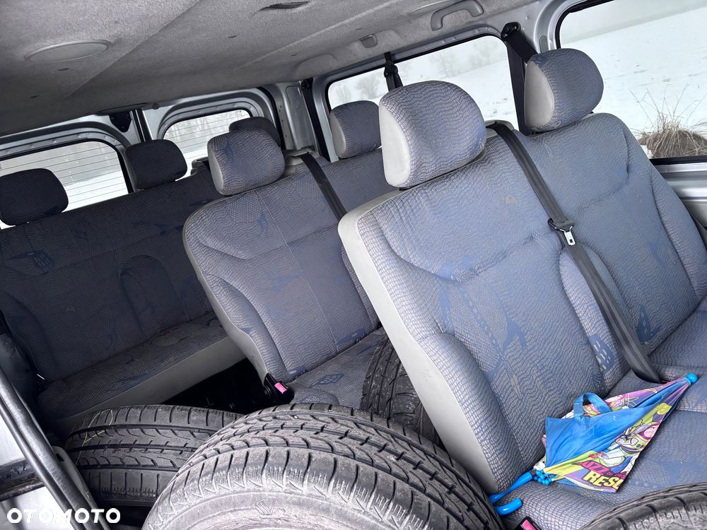 Renault Trafic Passenger - 9