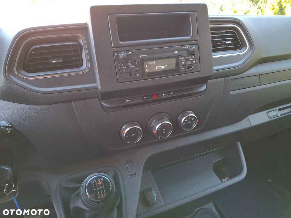 Renault Master 2.3 D 136 KM Salon PL - 25