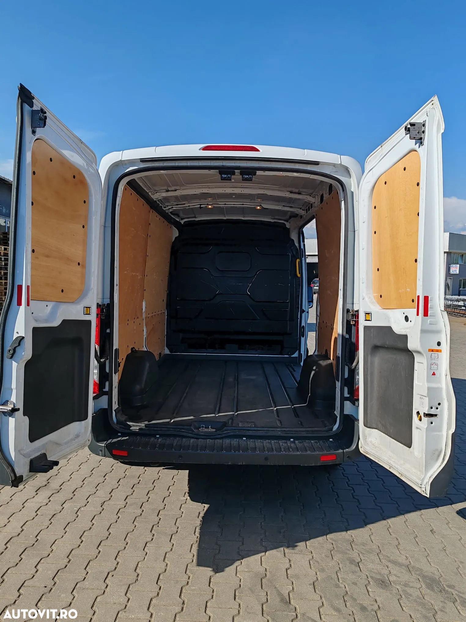 Ford TRANSIT VAN 350 L2H2 Base 2.0TDCi 130CP DPF - 2017 - 11