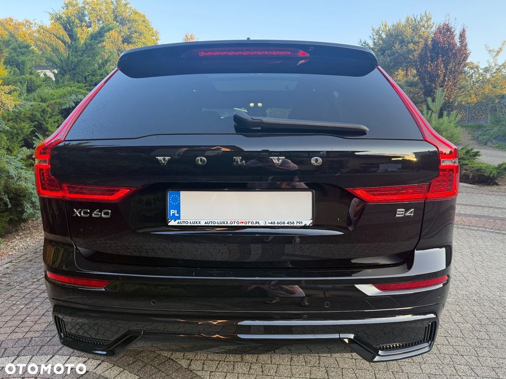 Volvo XC 60 B4 B Plus Dark - 16