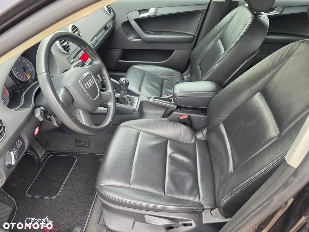 Audi A3 Sportback 1.6 TDI DPF Ambiente - 16