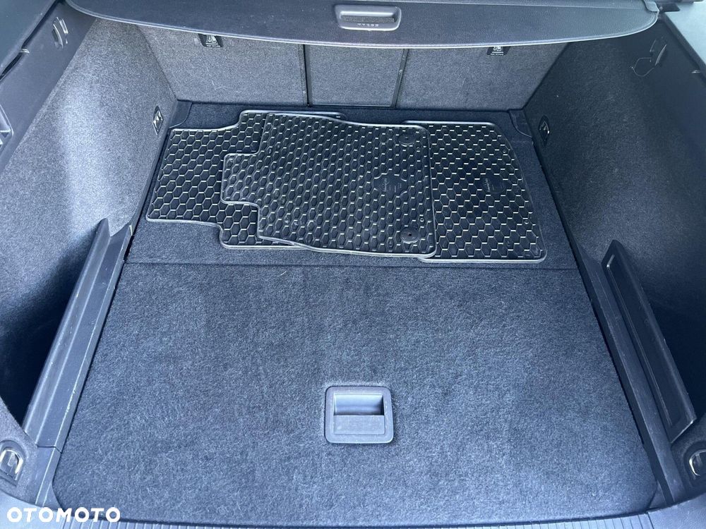 Volkswagen Passat - 25