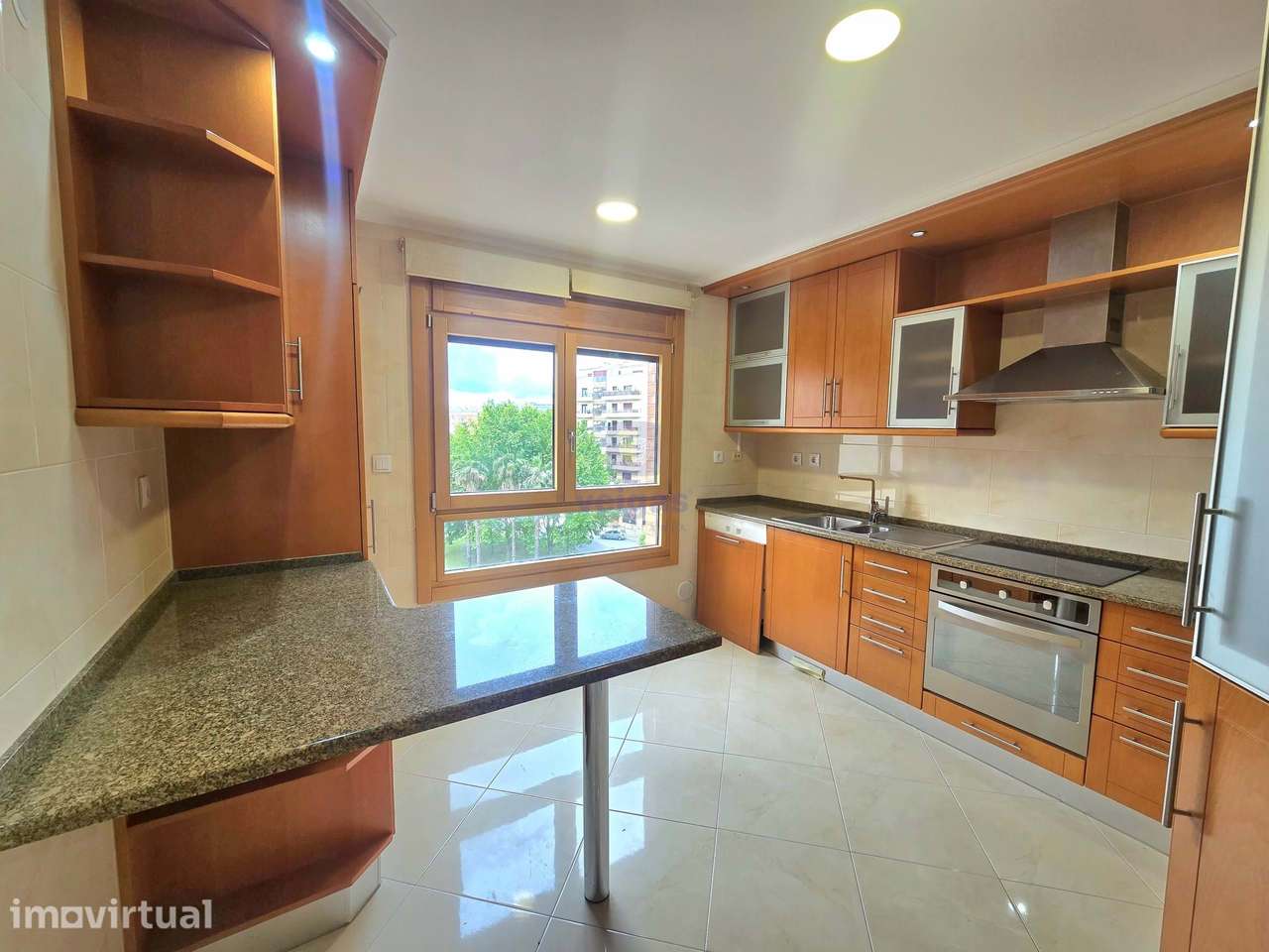 Apartamento moderno de 3 quartos no centro de Odivelas com 4 lugares d - Grande imagem: 5/37