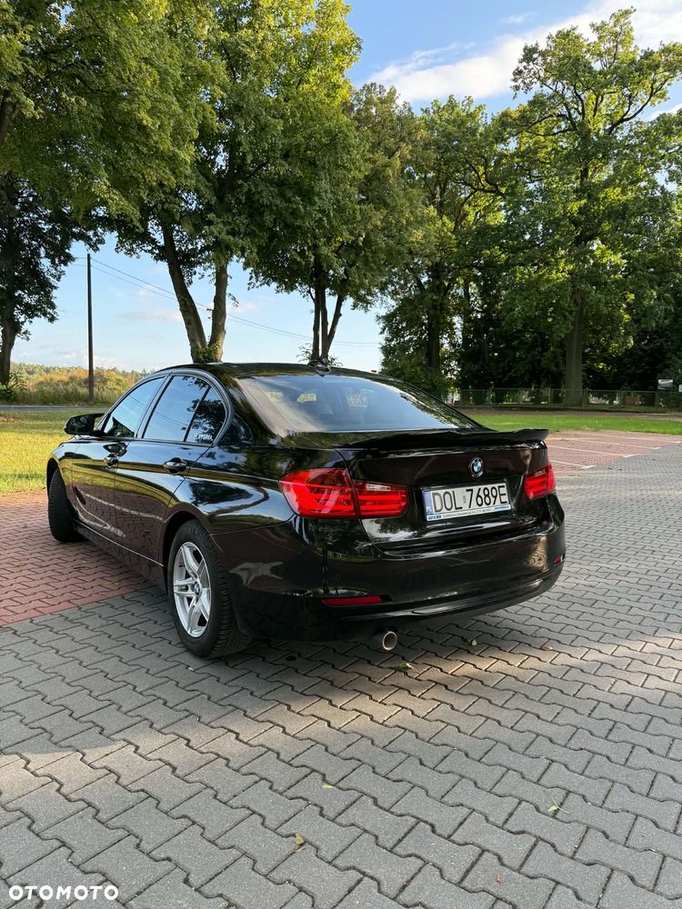 BMW Seria 3 318d Sport Line - 4