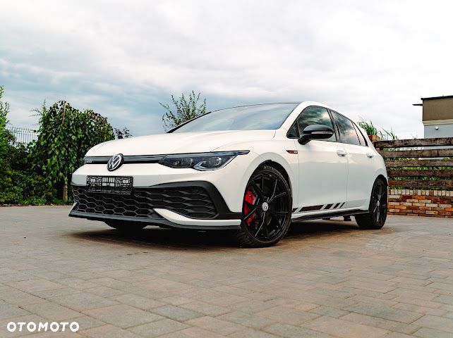Volkswagen Golf - 1