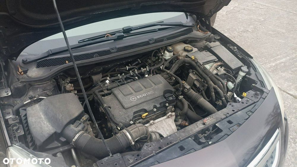 Opel Astra 1.4 T Executive - 24