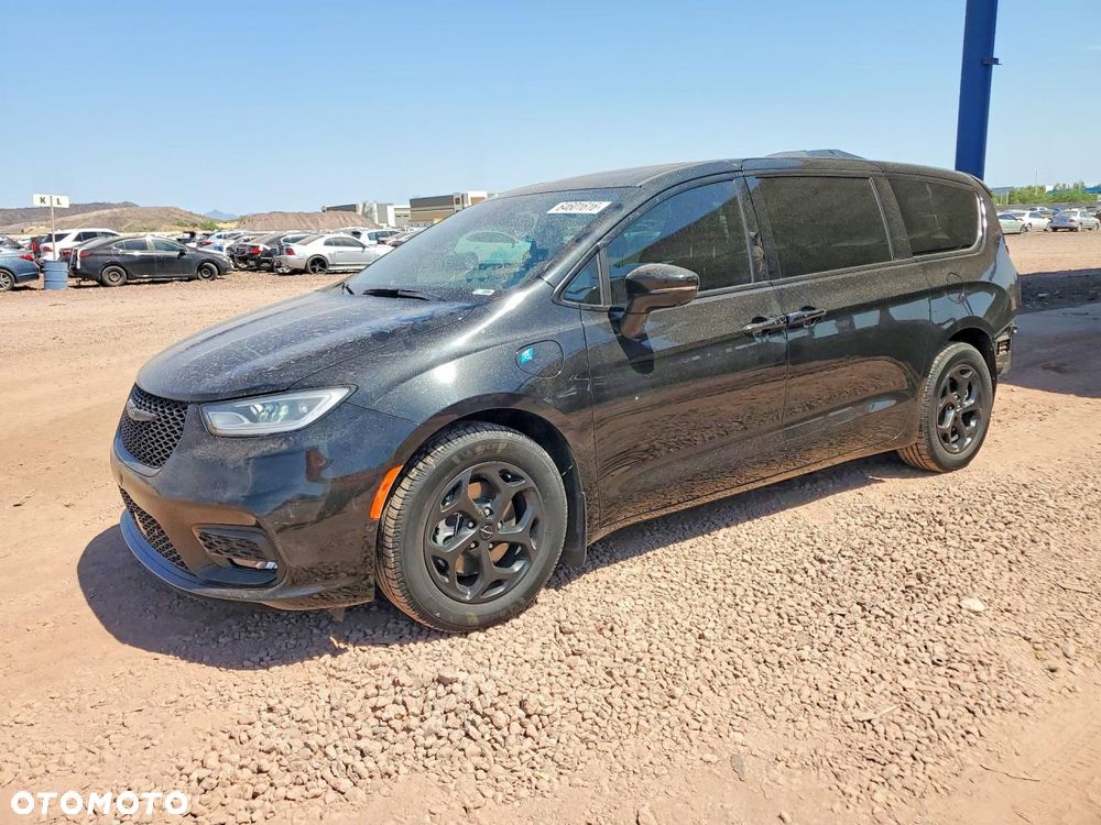 Chrysler Pacifica - 1