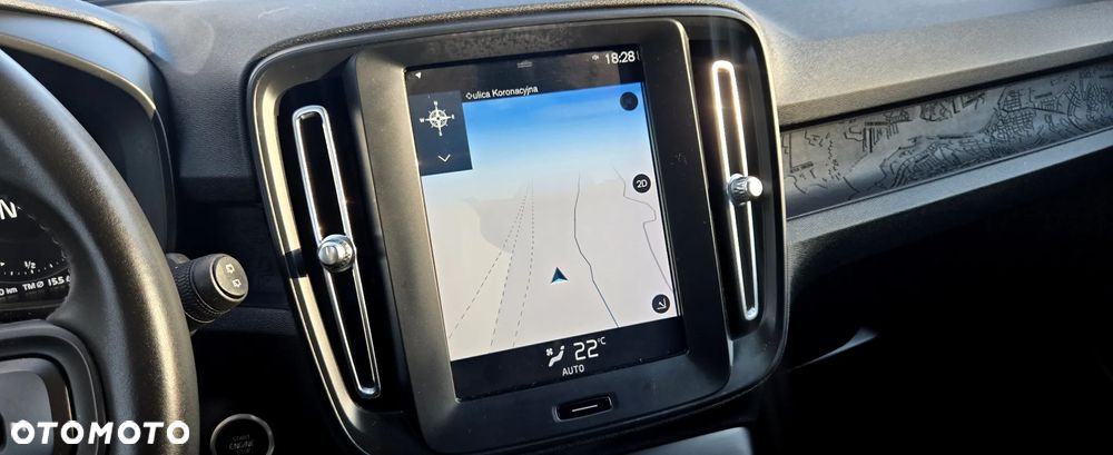 Volvo XC 40 T3 Momentum Pro - 26