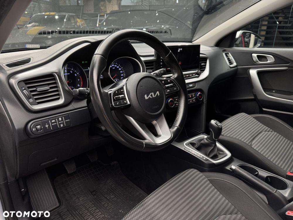 Kia Ceed 1.5 T-GDI M - 10