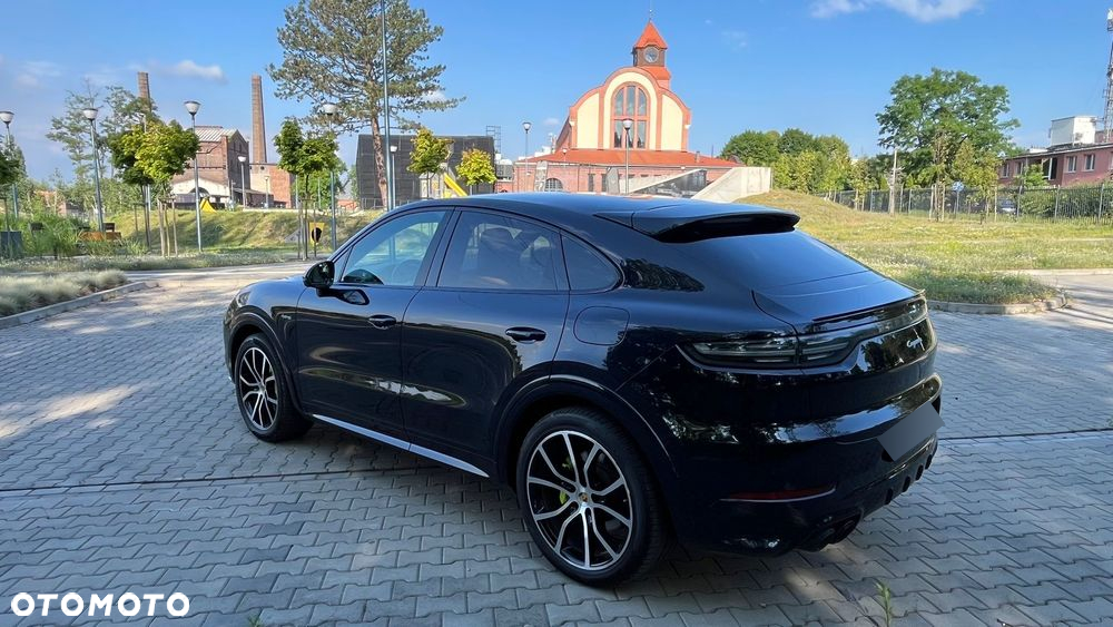 Porsche Cayenne Coupe E-Hybrid Platinum Edition - 2