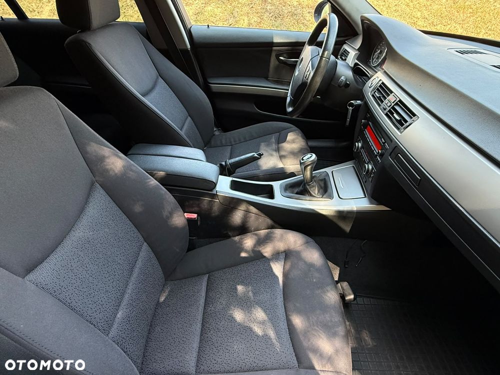BMW Seria 3 320i - 17