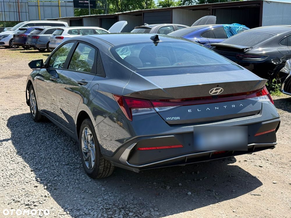 Hyundai Elantra 1.6 Modern CVT - 1