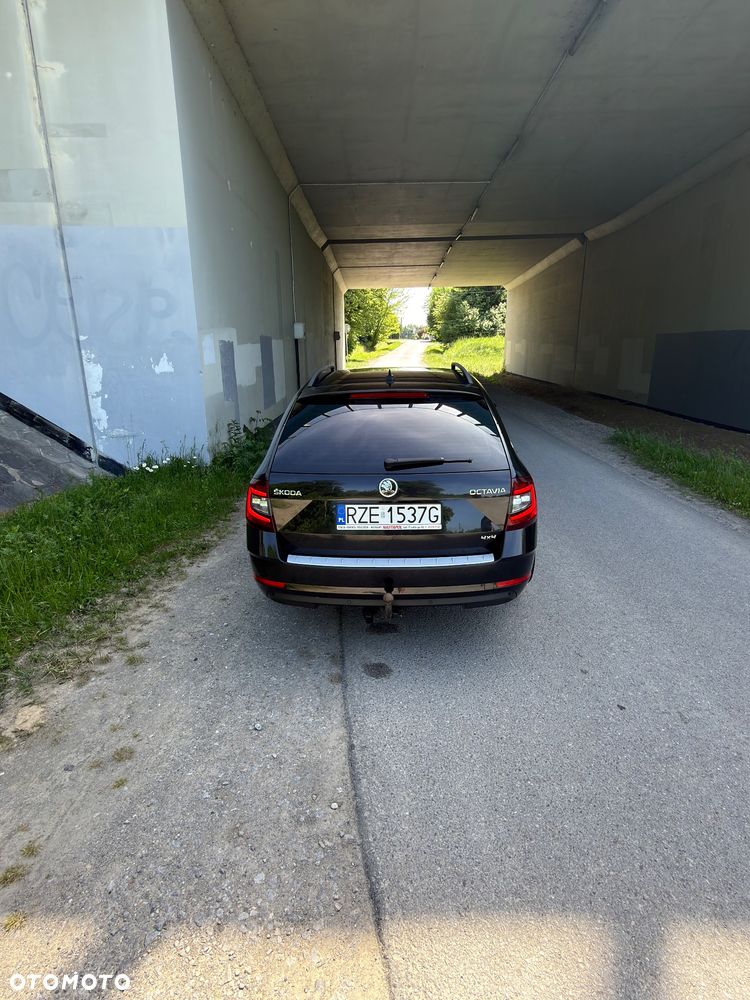 Skoda Octavia 2.0 TDI SCR 4x4 Style DSG - 8