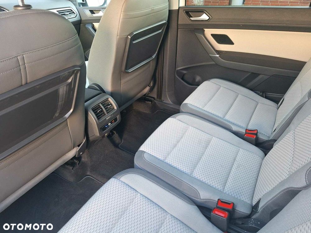Volkswagen Touran - 22